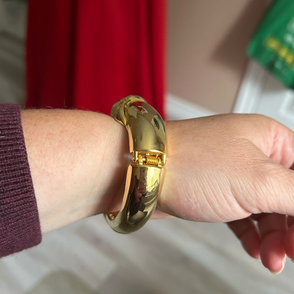 4/$50 gold abstract art bangle bracelet 7 inches ❤️ - Picture 5 of 8